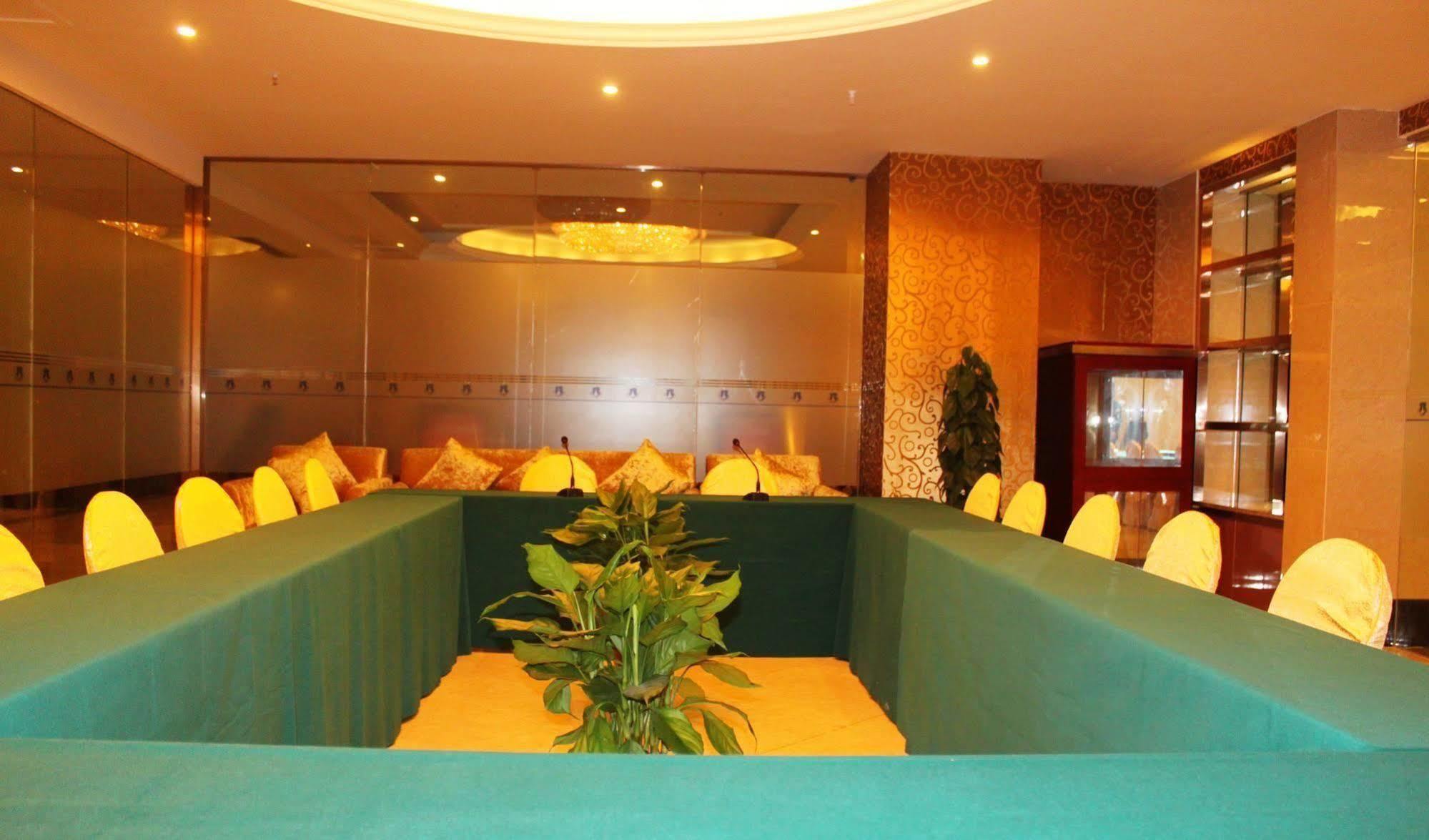 New Beacon Runfeng International Hotel Wuhan Exteriör bild