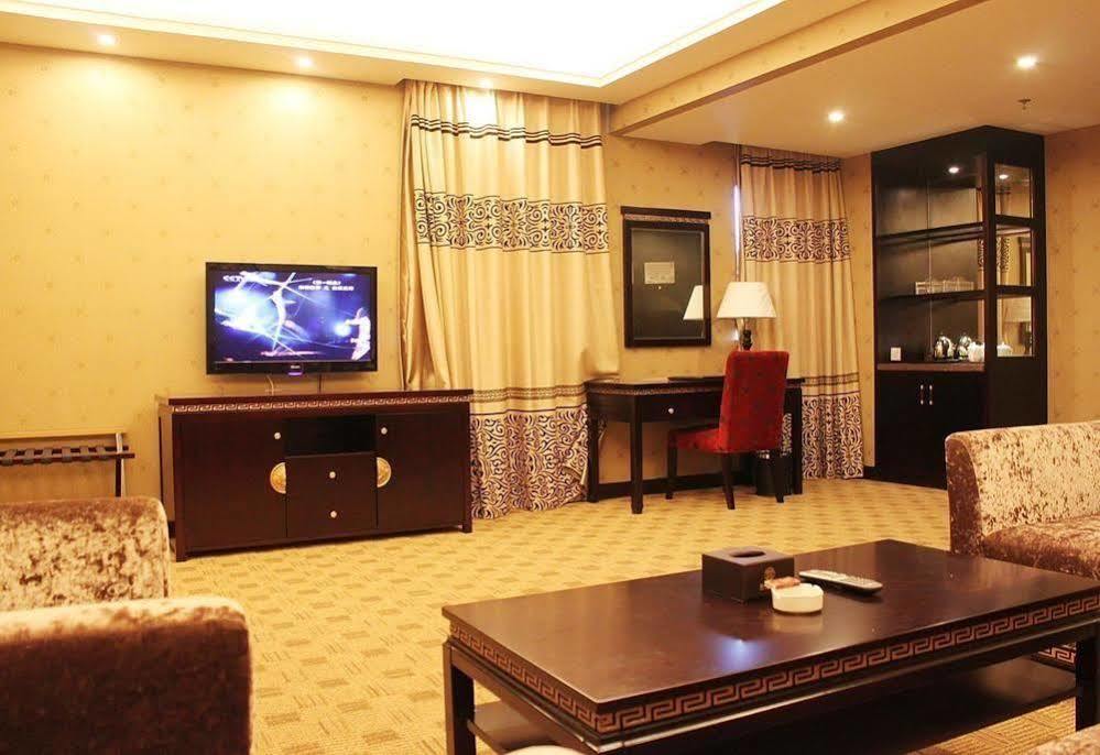 New Beacon Runfeng International Hotel Wuhan Exteriör bild