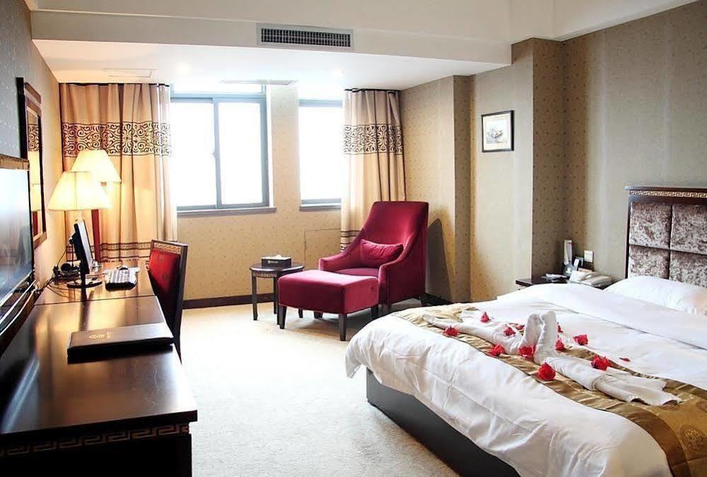 New Beacon Runfeng International Hotel Wuhan Exteriör bild