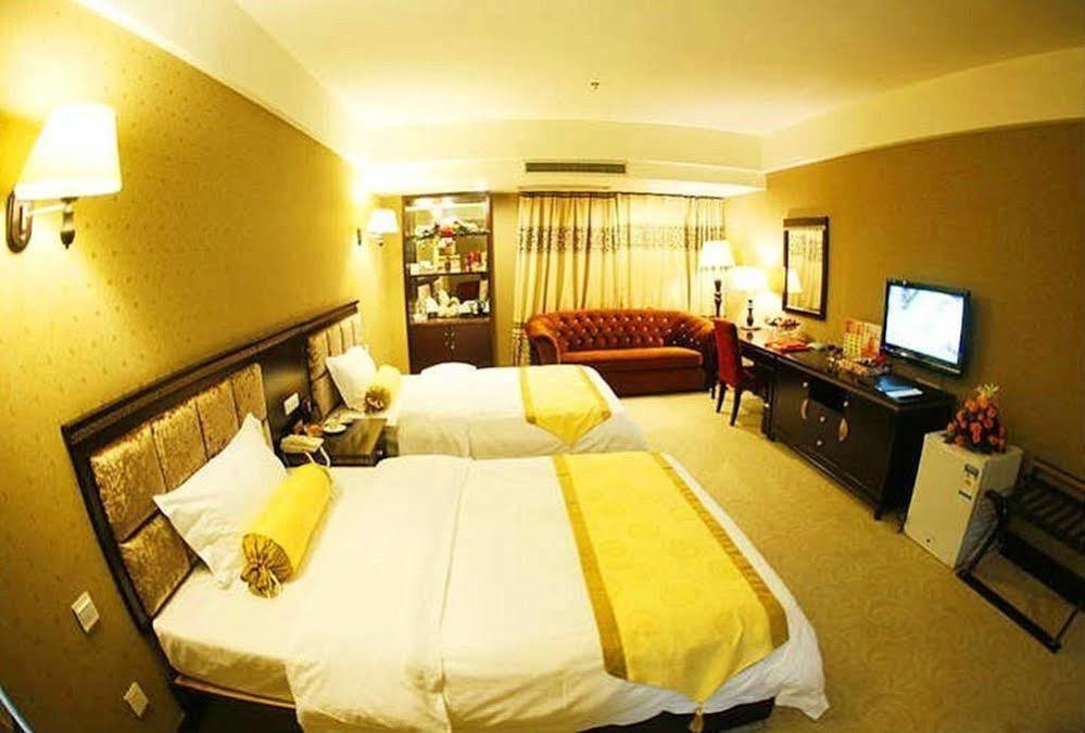 New Beacon Runfeng International Hotel Wuhan Exteriör bild