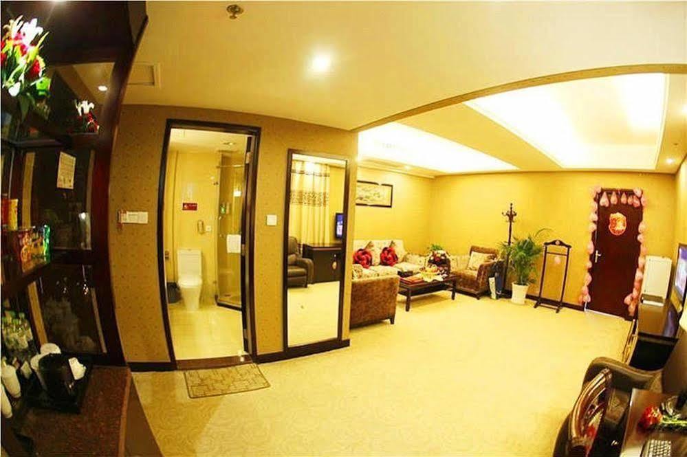 New Beacon Runfeng International Hotel Wuhan Exteriör bild