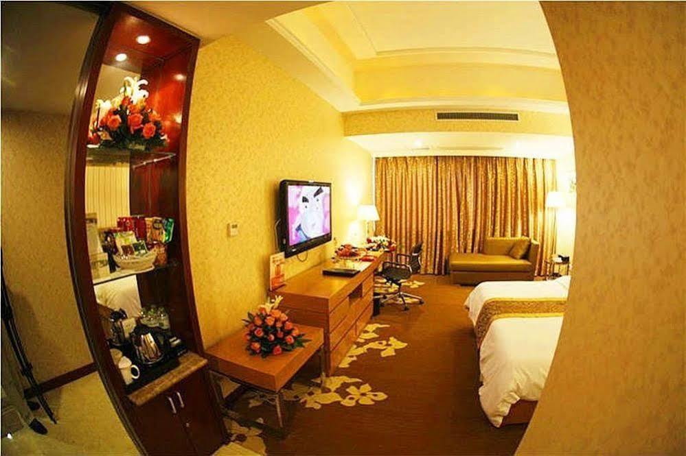 New Beacon Runfeng International Hotel Wuhan Exteriör bild