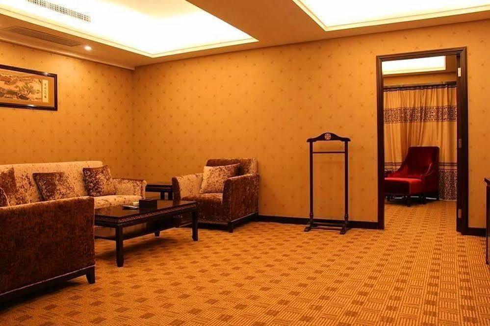 New Beacon Runfeng International Hotel Wuhan Exteriör bild