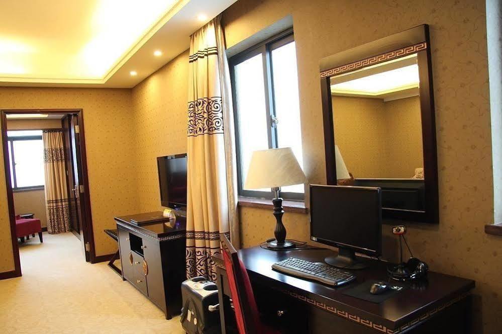 New Beacon Runfeng International Hotel Wuhan Exteriör bild