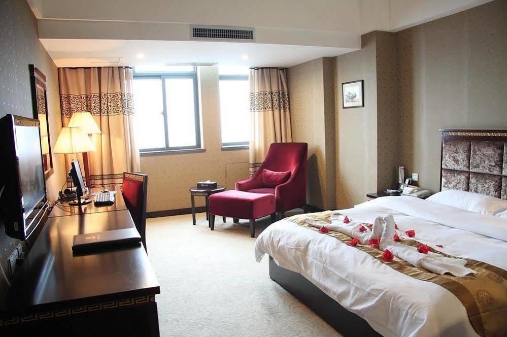 New Beacon Runfeng International Hotel Wuhan Exteriör bild