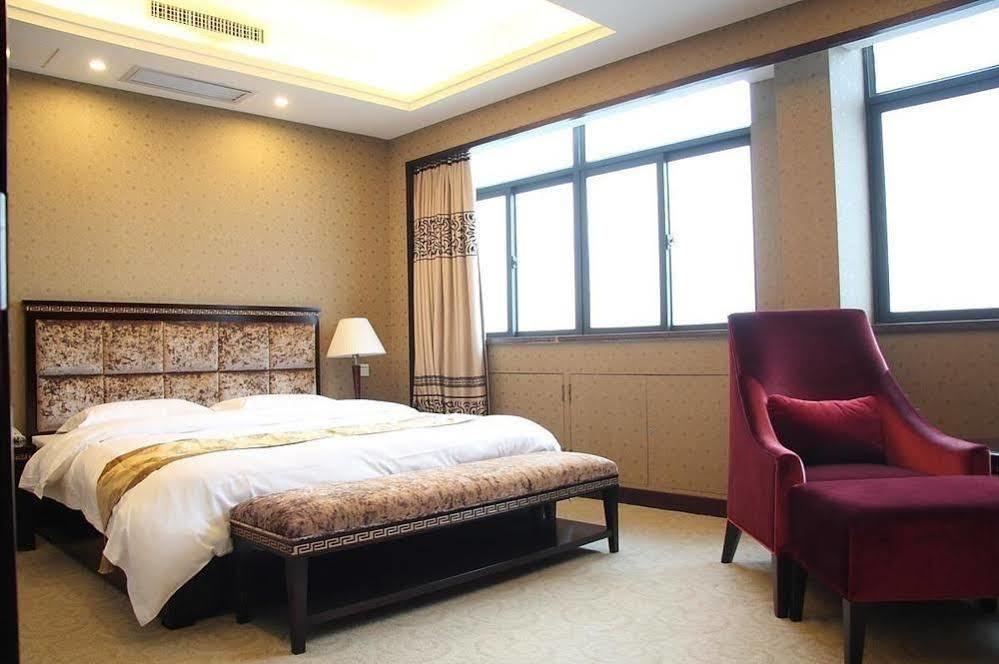 New Beacon Runfeng International Hotel Wuhan Exteriör bild